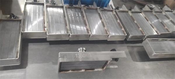 QCM magnet