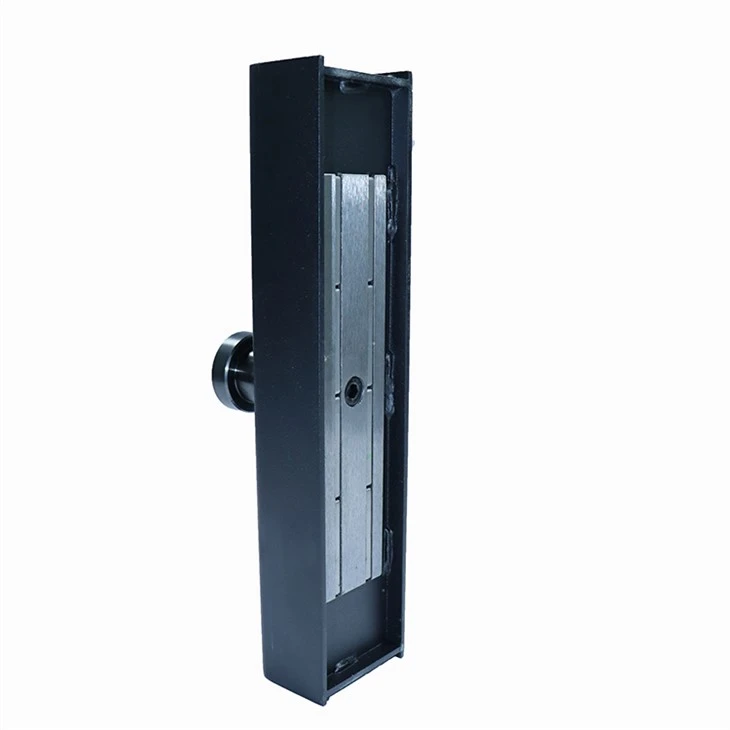 Slender and long shuttering magnet