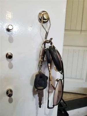 Is It Okay to Put Magnets on a Refrigerator?