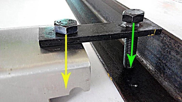 Step-type shuttering magnet with adapter usage scenario Step-type shuttering magnet with adapter usage scenario