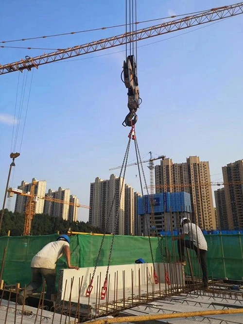 Lifting concrete components using concrete lifting clutch and lifting anchor assembly